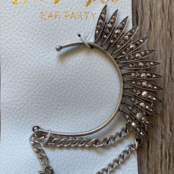 Free People Ear Party Gold Tone Rhinestone & Chain Tassel No Piercing Ear Cuff - Picture 3 of 5